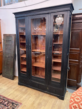 Mahtava kirjakaappi L. 154cm, S, 42cm ja K. 218cm