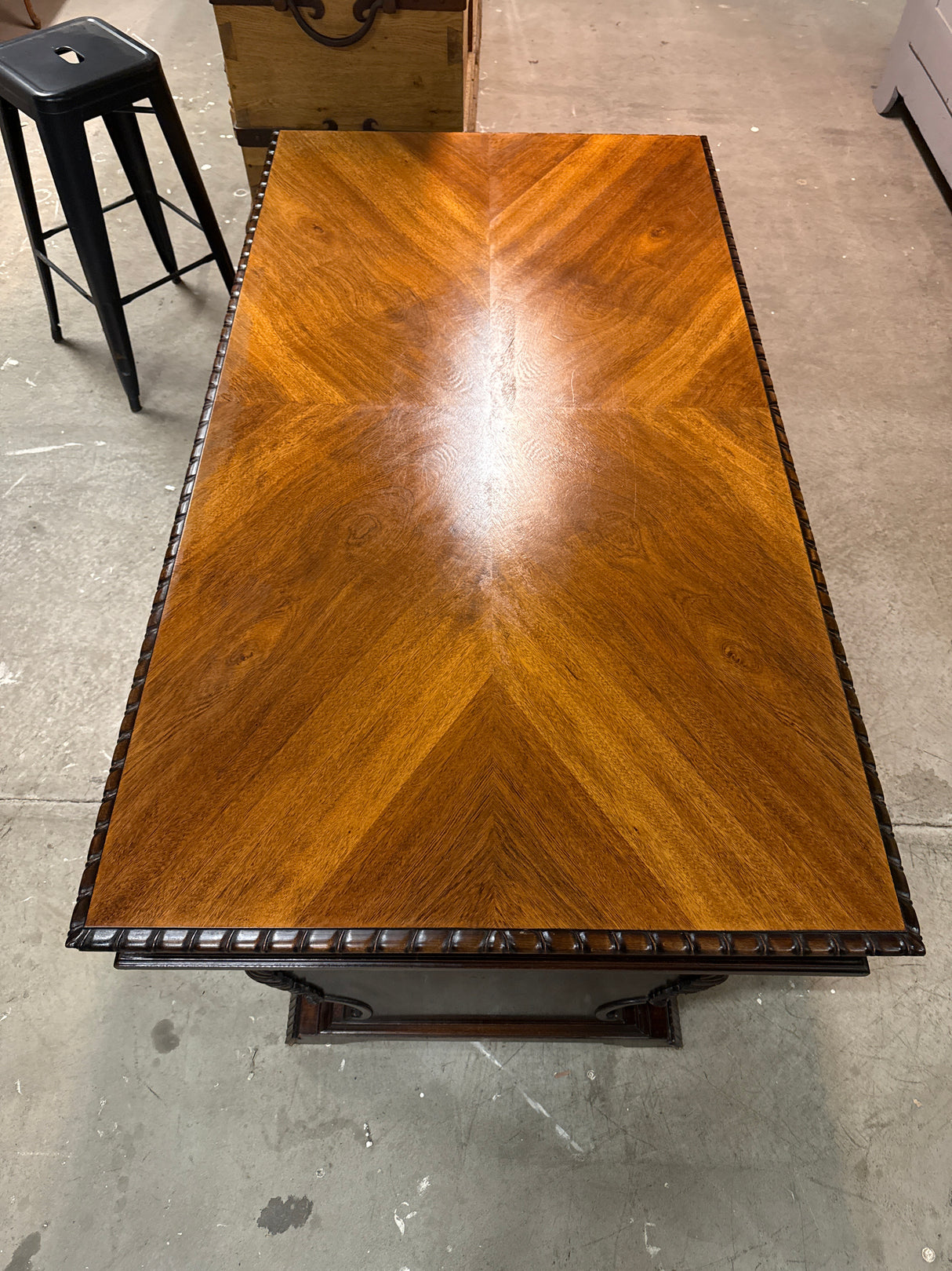 Upea kirjoituspöytä L.165cm, S.90cm, K.75cm