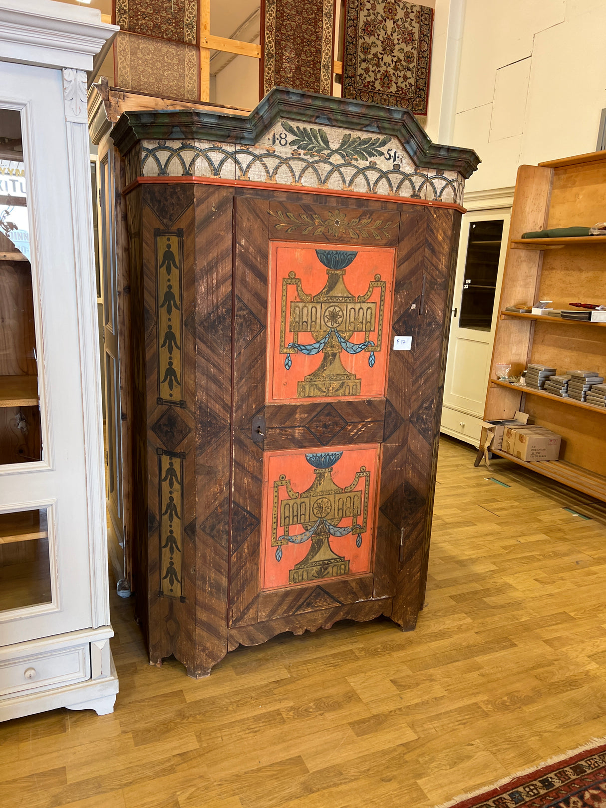 Huikean hieno vaatekaappi 1851-luvulta Unkarista😍 L. 121cm, S. 51cm ja K. 182,5cm