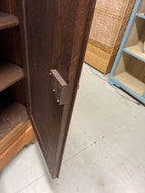 Upea tamminen liina vaatekaappi L. 127cm, S. 51cm ja K. 179,5cm