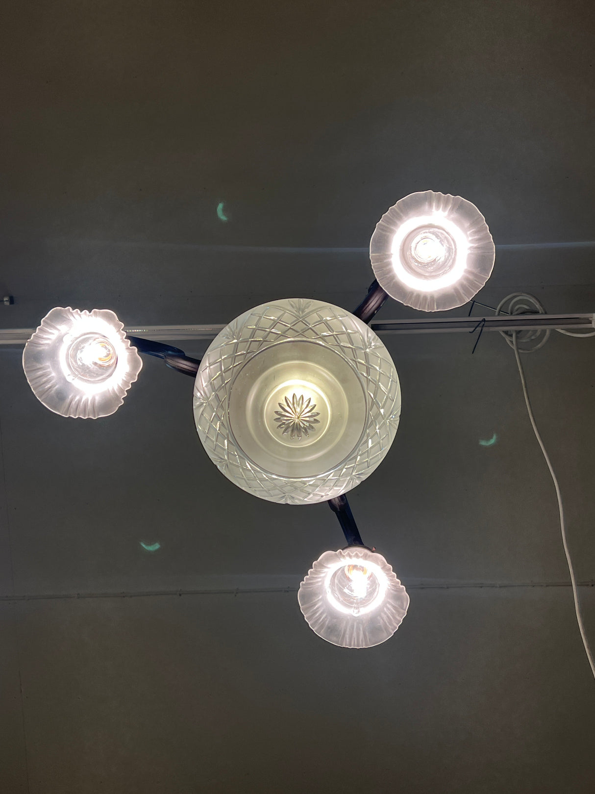 Jugend kattovalaisin Halk. 60cm ja K. 70 (ilman ketjua ja kupua)