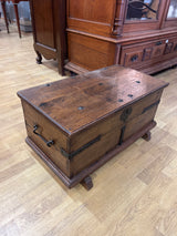 Kaunis vanha arkku L. 72cm, S. 39cm ja K. 36cm
