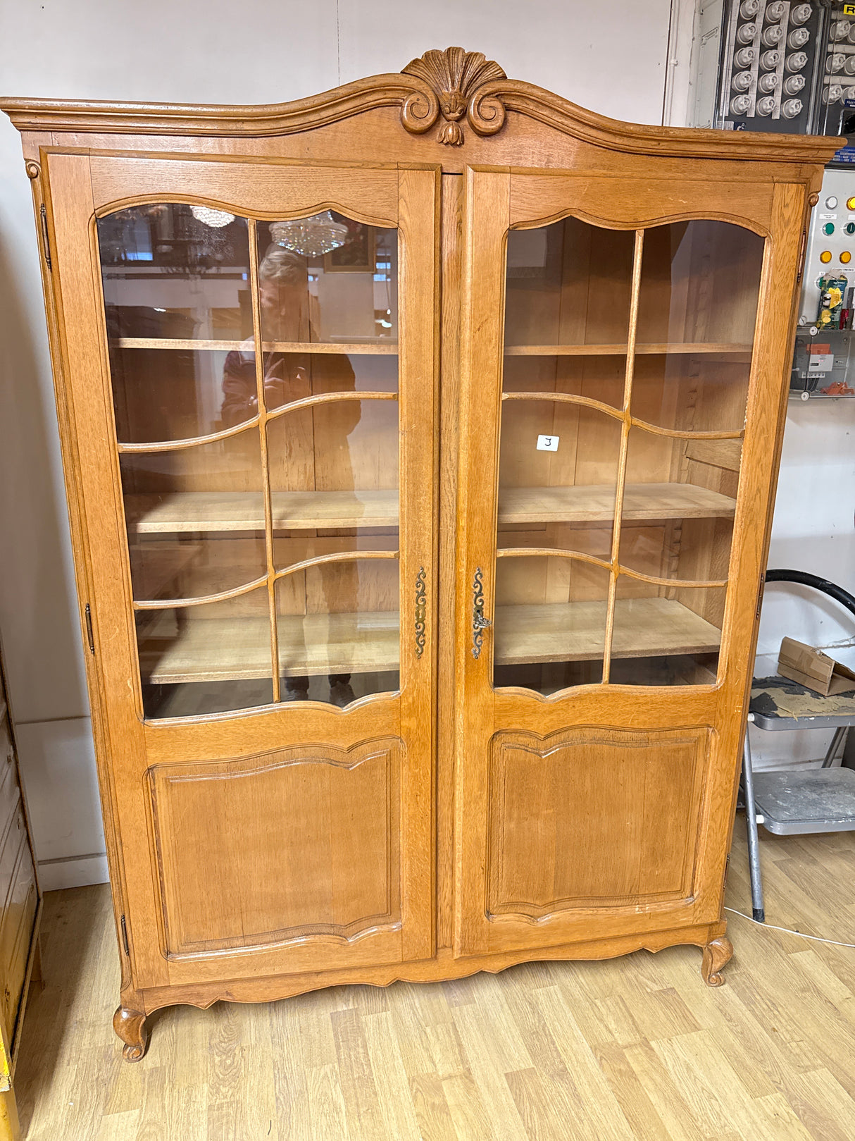 Kaunis tammivitriini L.134cm, S.42cm, K.184.5cm