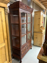 Hurjan hieno aasialainen vitriinikaappi L. 107cm, S. 45cm ja K. 197cm