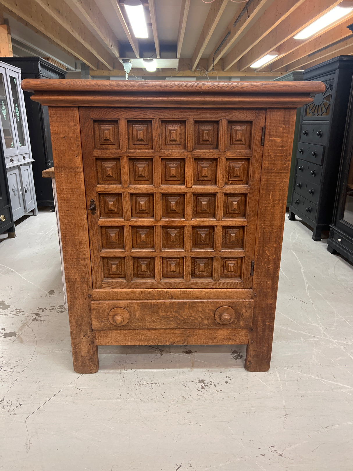 Massiivi tamminen ”pankkiiri kaappi” L. 111,5cm, S. 51cm ja K. 133cm