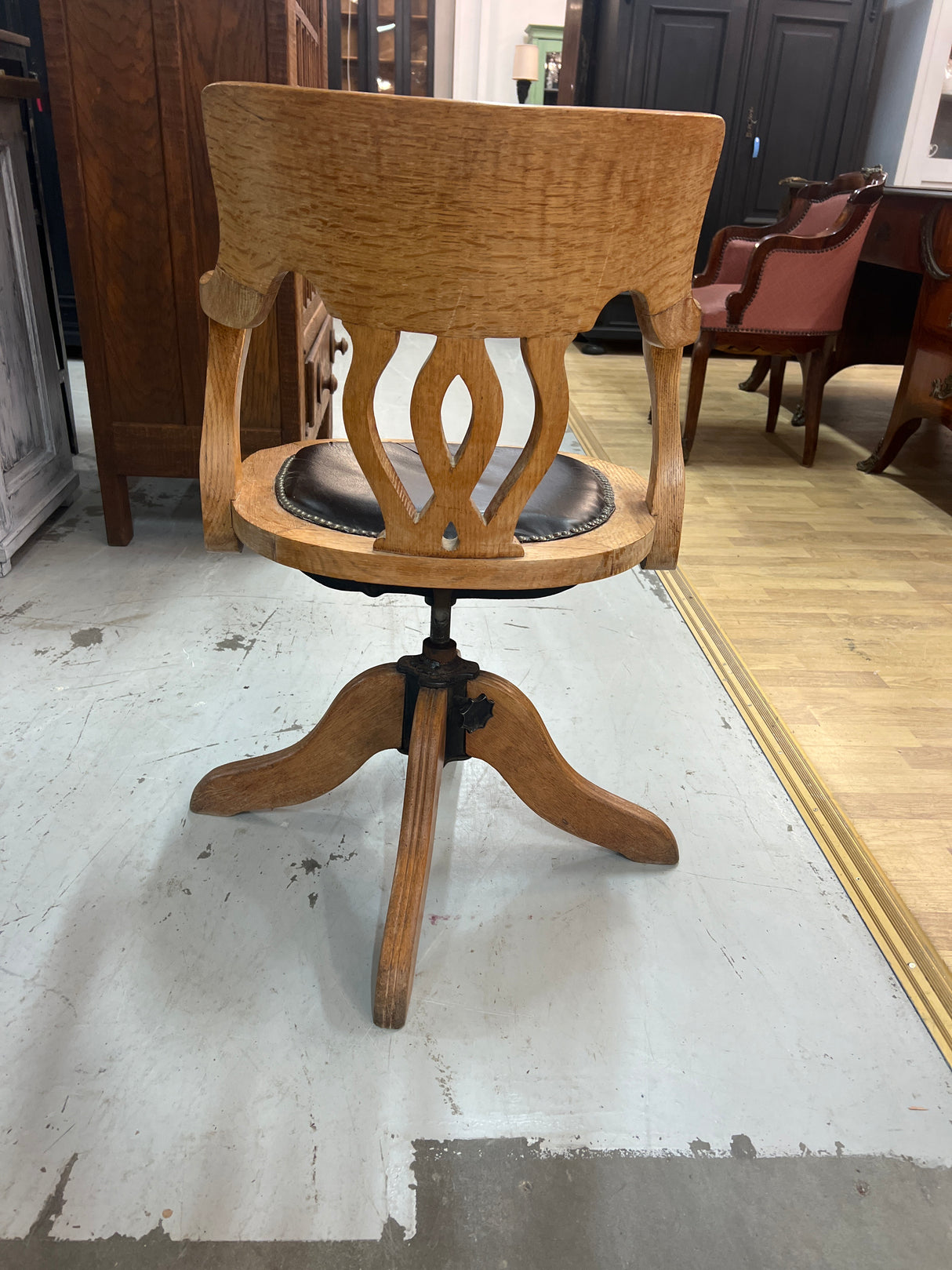 Tammituoli nahka istuinosalla