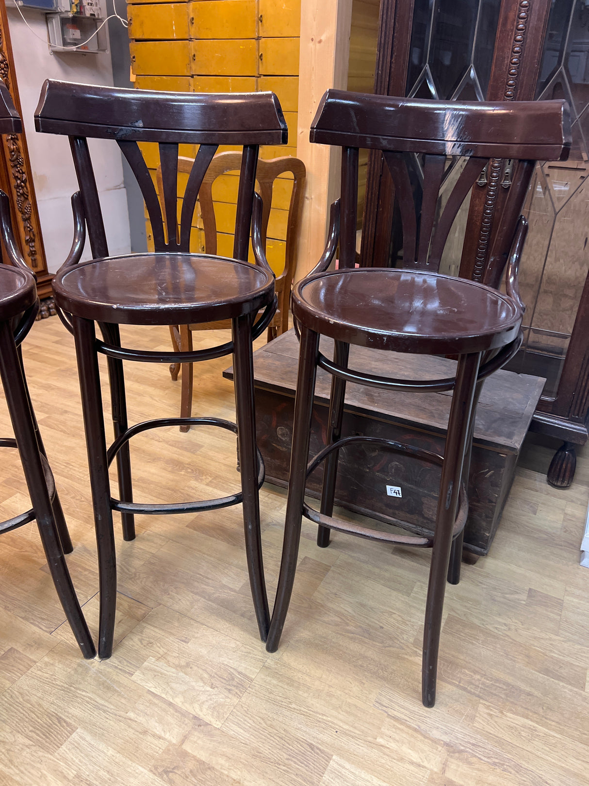 Thonet baarijakkarat 4kpl K. 111cm, istumakorkeus 80cm, halk 41cm