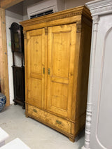 Upea talonpoikais vaatekaappi L. 127,5cm, S. 55cm ja K. 190,5cm