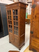 Beautiful small display cabinet L. 73.5cm, D. 38cm, H. 169.5cm