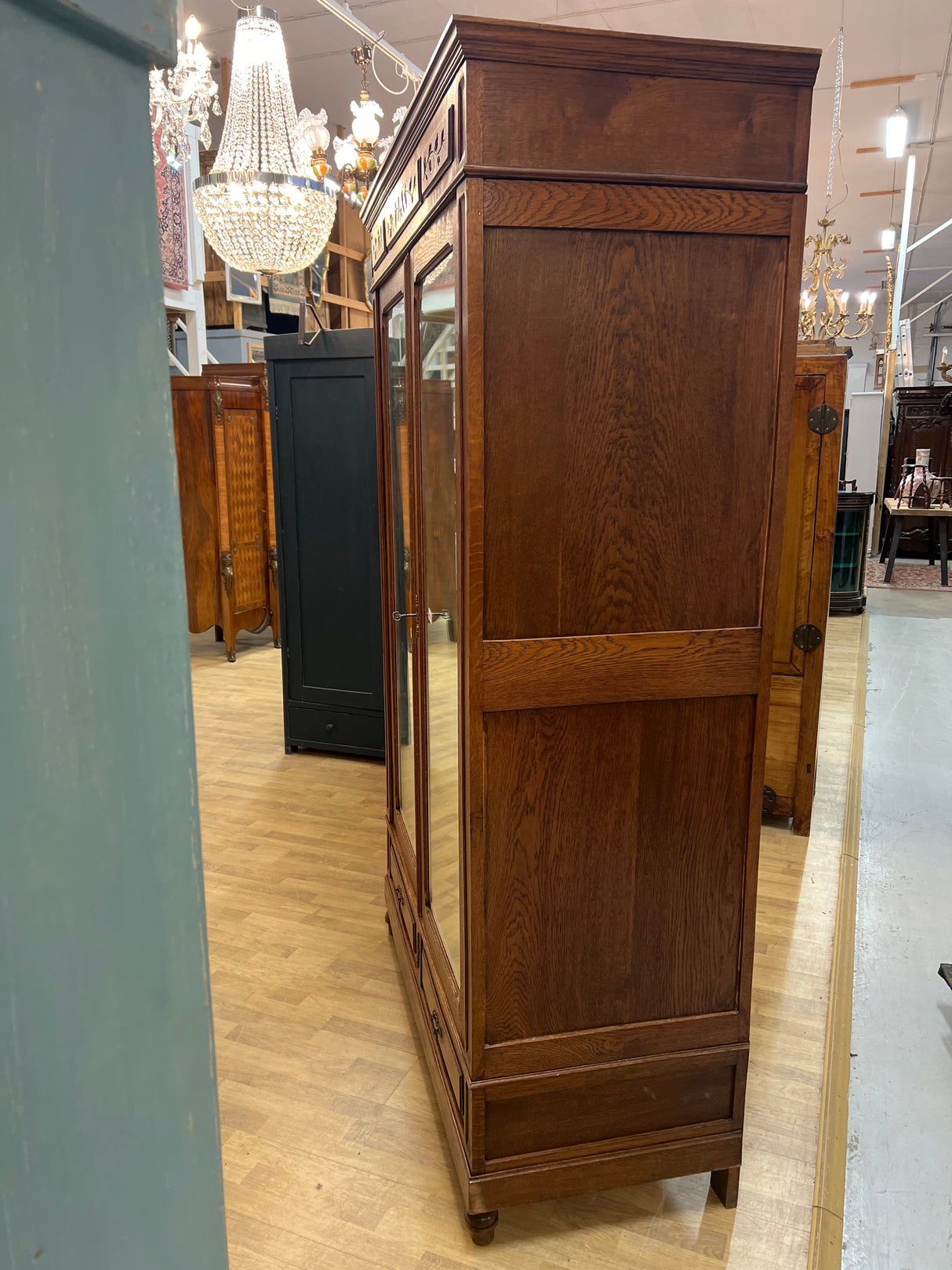 Upea jugend vaatekaappi L. 130cm, S. 57cm ja K. 207,5cm