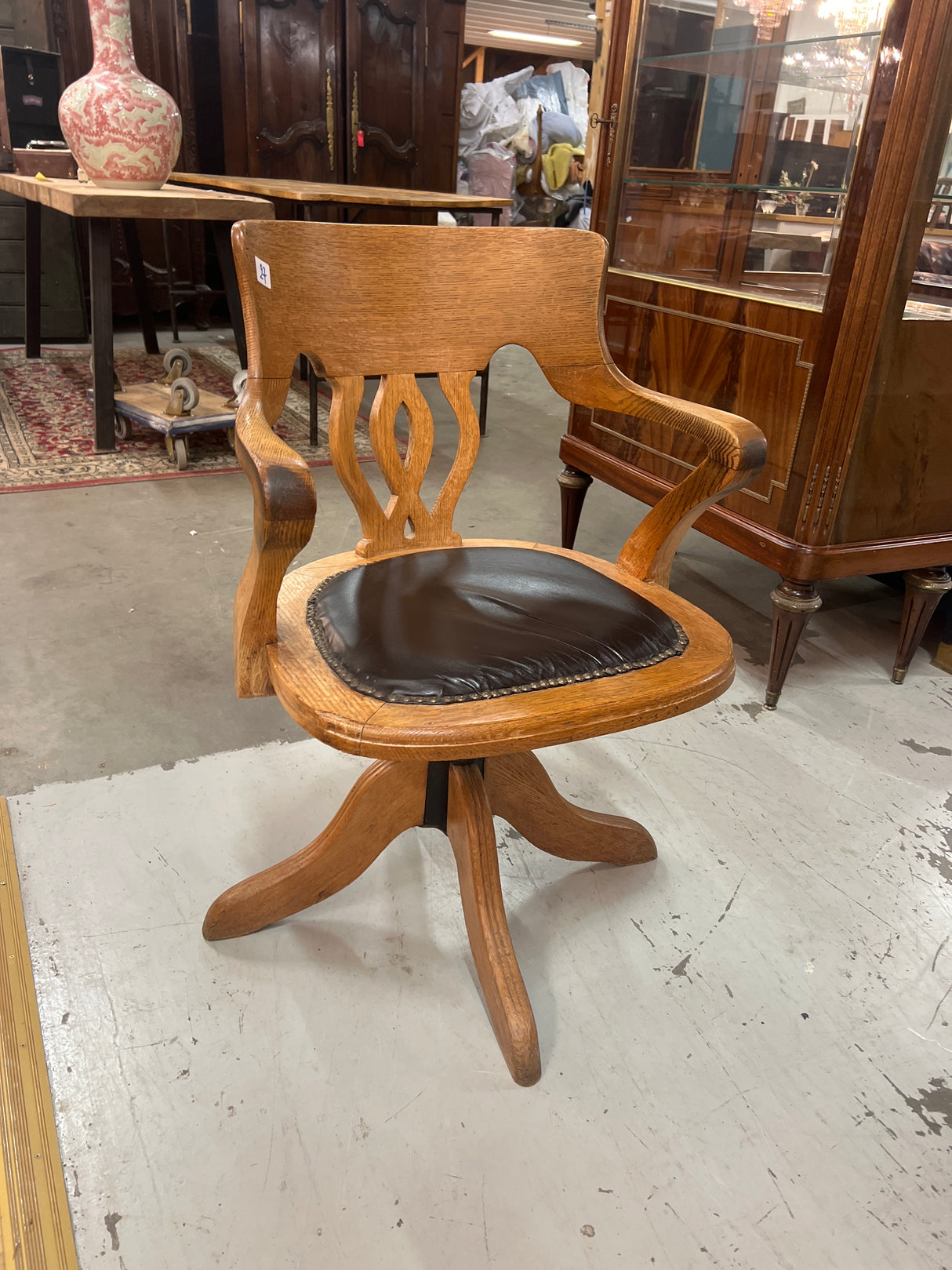 Tammituoli nahka istuinosalla