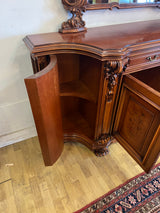 Uskomattoman kaunis italialainen ruokasalikalustokokonaisuus. Pöytä + 6 tuolia, astiakaappi, senkki + peili.