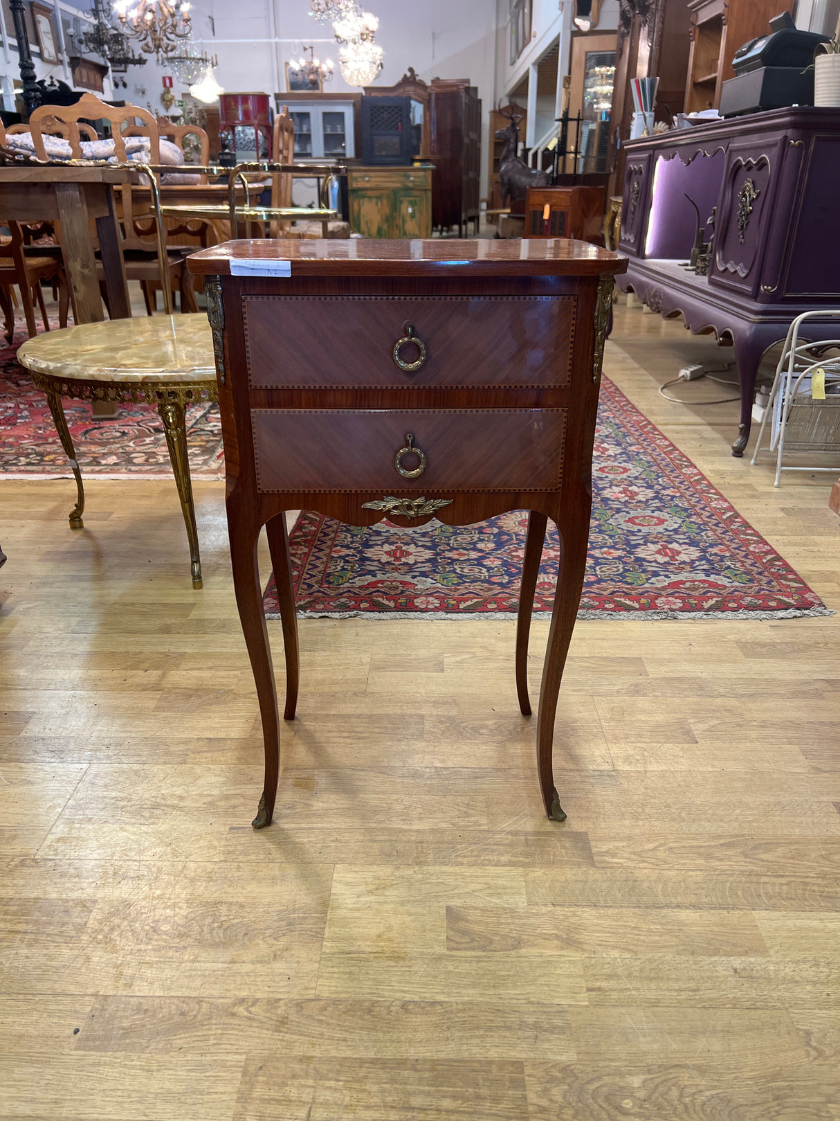 Pieni italialainen lipasto