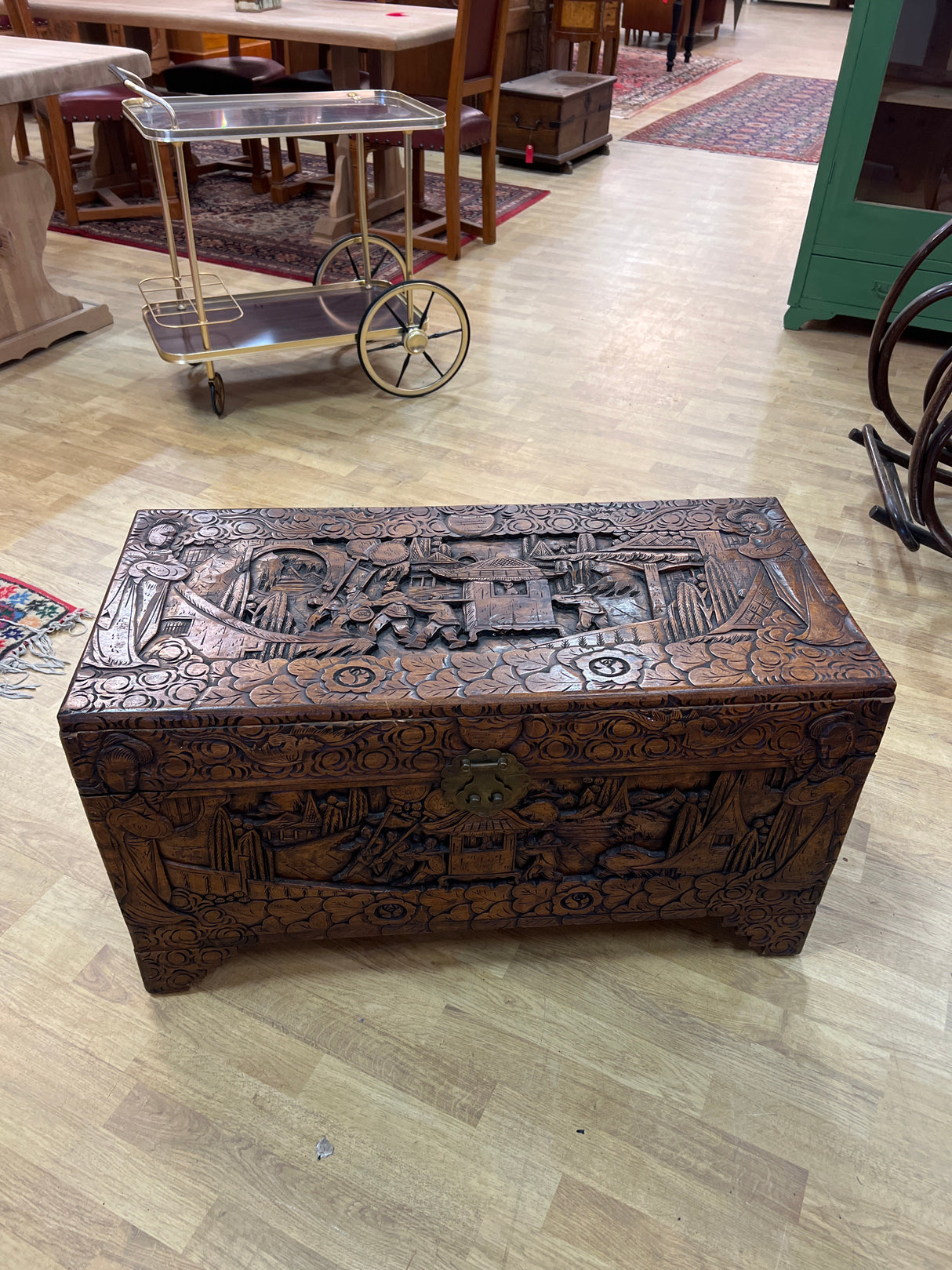 Arkku L. 89cm, S. 43cm ja K. 50cm