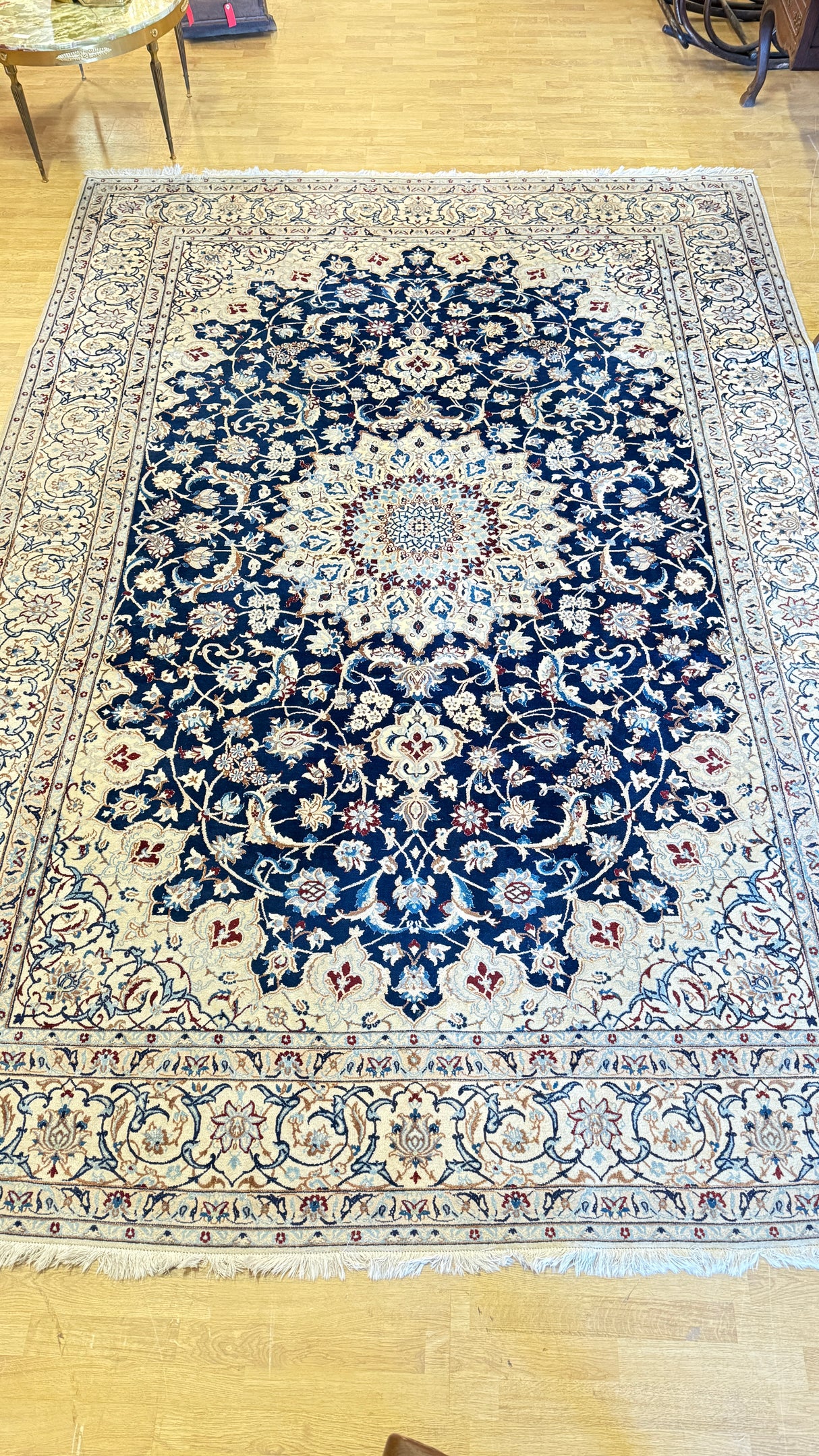 Käsinsomittu Nain matto 250cm x 360cm