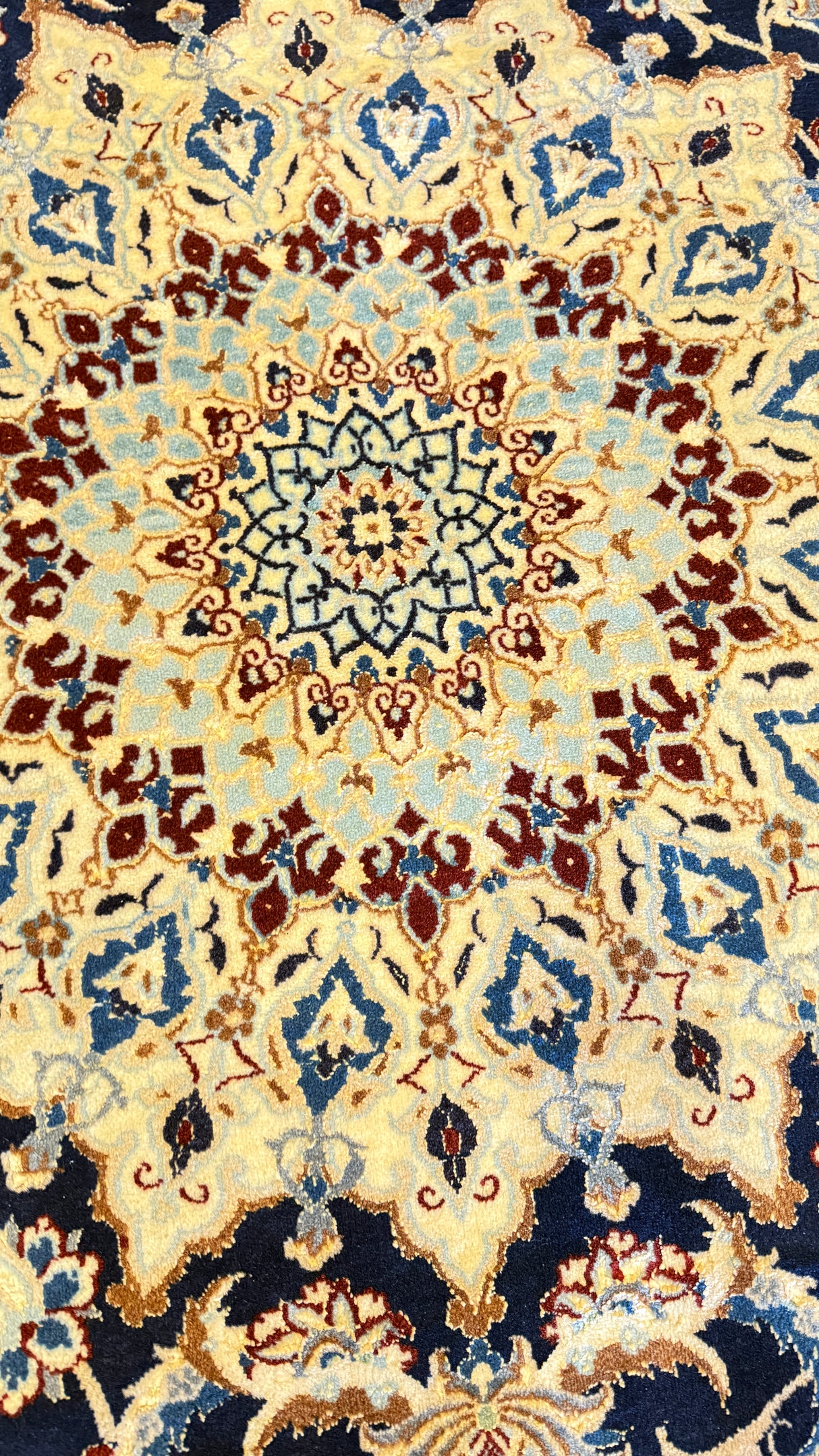 Käsinsomittu Nain matto 250cm x 360cm