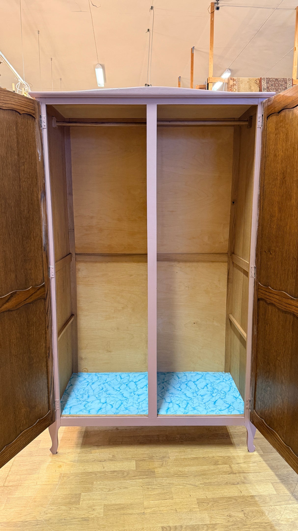 Rokokoo-vaatekaappi vanha roosa L.104cm, S.51.5cm, K.172cm