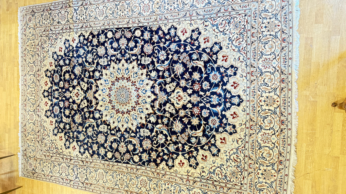 Käsinsomittu Nain matto 250cm x 360cm