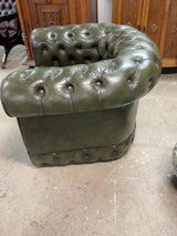 Vihreän Chesterfield-lepotuolin sivu