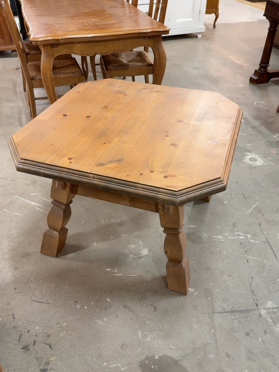 Mäntyisen sohvapöydän kansi ja jalat